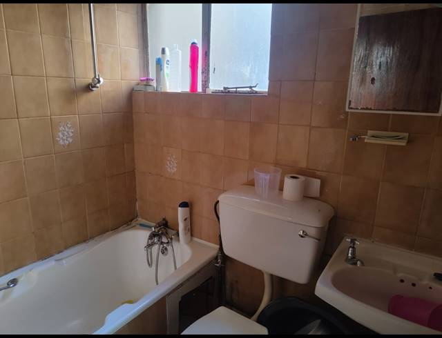 2 BEDROOM FLAT FOR SALE IN VEREENIGING CENTRAL